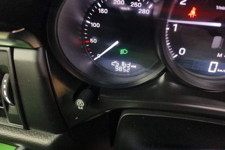 Used Porsche Macan 2024 Macan 2.0T Odometer Close Up