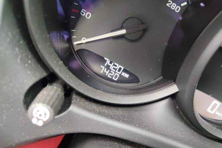Used Porsche Macan 2024 Macan 2.0T Odometer Close Up