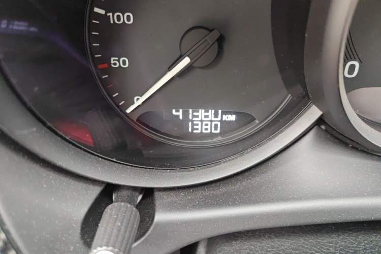 Used Porsche Macan 2024 Macan 2.0T Odometer Close Up