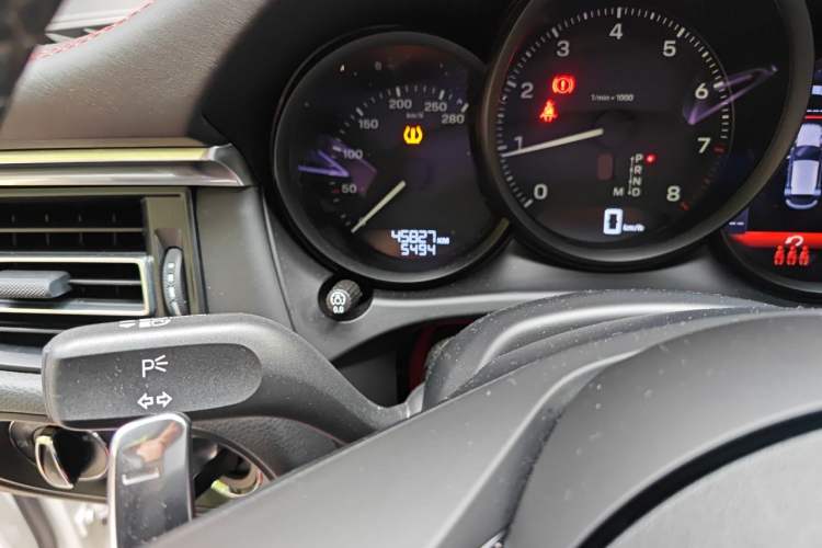 Used Porsche Macan 2024 Macan T 2.0T Odometer Close Up
