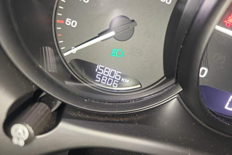 Used Porsche Macan 2024 Macan 2.0T Odometer Close Up