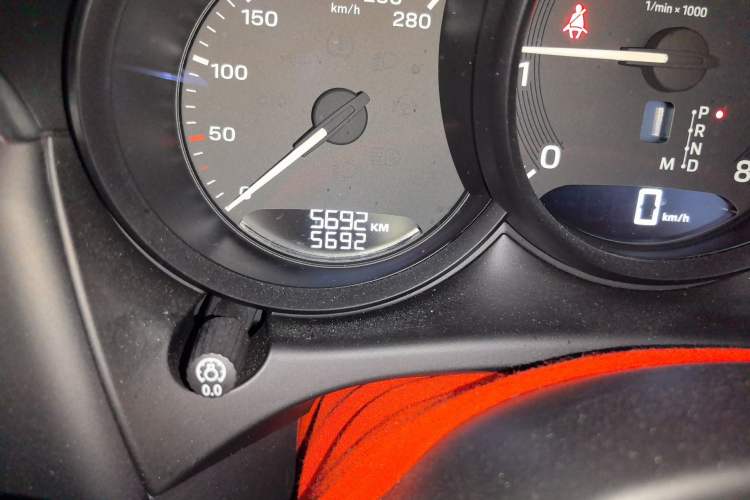 Used Porsche Macan 2024 Macan 2.0T Odometer Close Up