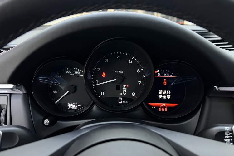 Used Porsche Macan 2024 Macan 2.0T Odometer Close Up