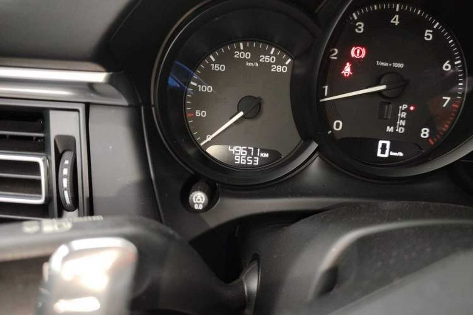Used Porsche Macan 2024 Macan 2.0T Odometer Close Up