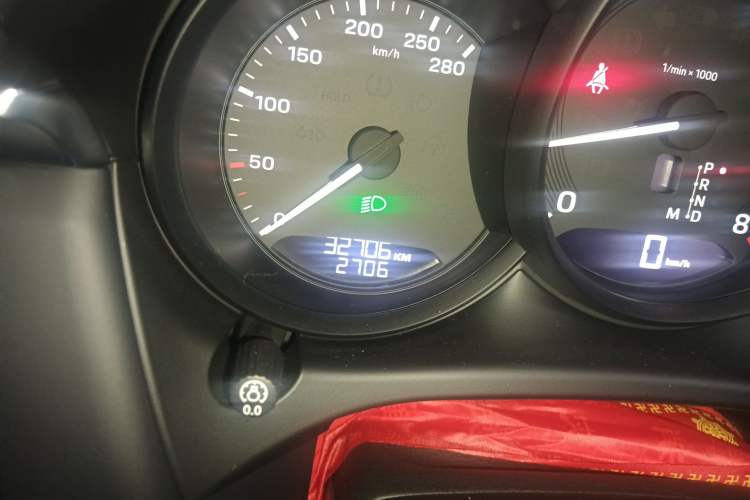 Used Porsche Macan 2024 Macan 2.0T Odometer Close Up