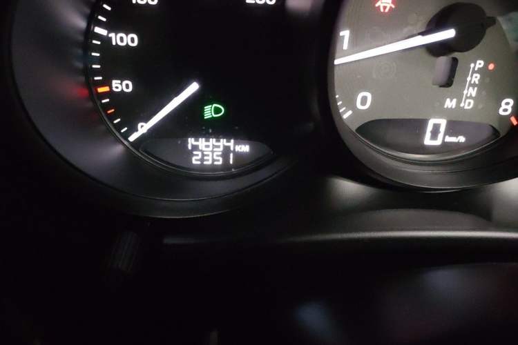 Used Porsche Macan 2024 Macan S 2.9T Odometer Close Up