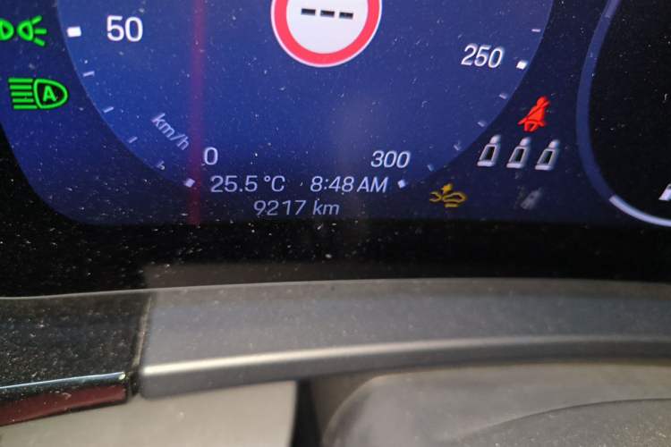 Used Porsche Macan 2024 Macan Long Range Edition Odometer Close Up