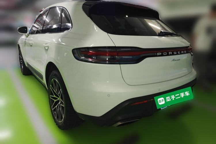 Used Porsche Macan 2024 Macan 2.0T Rear Left 45 Deg