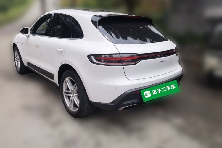 Used Porsche Macan 2024 Macan 2.0T Rear Left 45 Deg