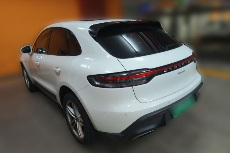 Used Porsche Macan 2024 Macan 2.0T Rear Left 45 Deg