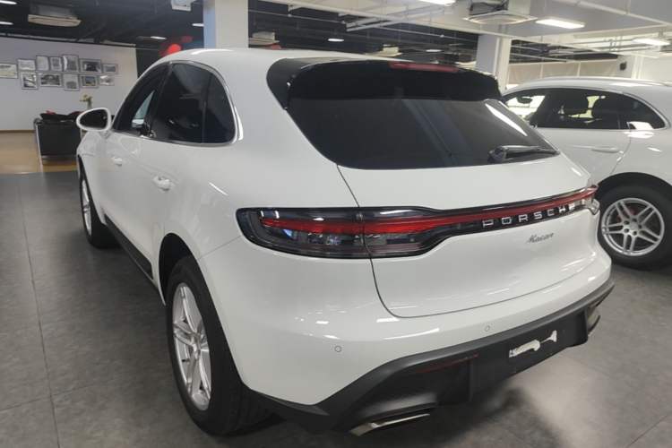 Used Porsche Macan 2024 Macan 2.0T Rear Left 45 Deg