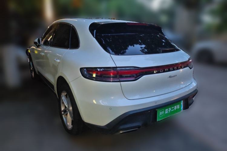 Used Porsche Macan 2024 Macan 2.0T Rear Left 45 Deg