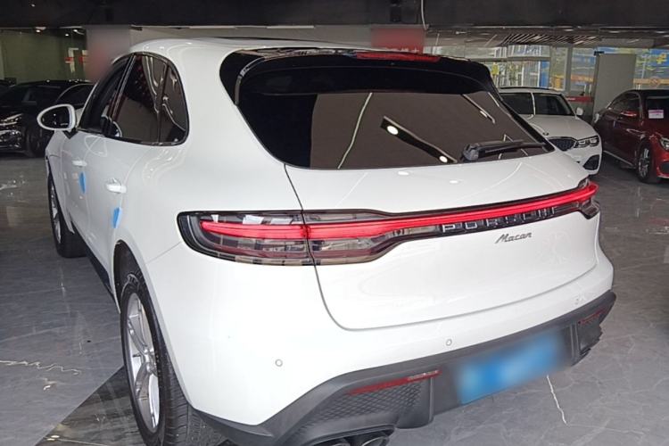 Used Porsche Macan 2024 Macan 2.0T Rear Left 45 Deg