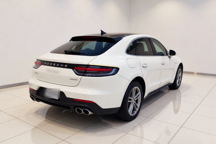 Used Porsche Macan 2024 Macan 2.0T Rear Right 45 Deg