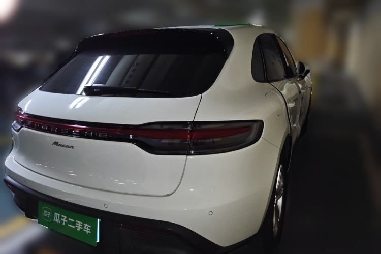 Used Porsche Macan 2024 Macan 2.0T Rear Right 45 Deg