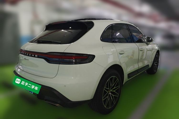 Used Porsche Macan 2024 Macan 2.0T Rear Right 45 Deg