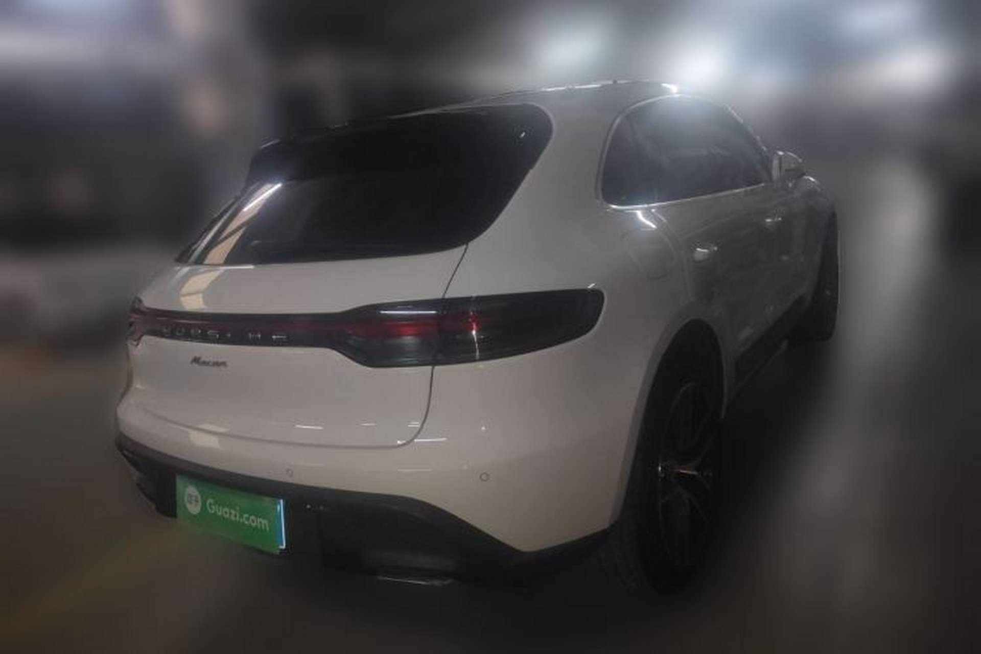 Used Porsche Macan 2024 Macan 2.0T Rear Right 45 Deg