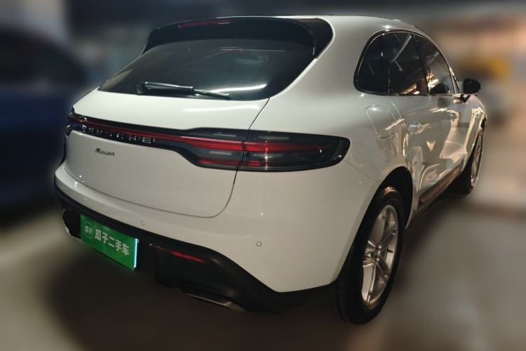 Used Porsche Macan 2024 Macan 2.0T Rear Right 45 Deg