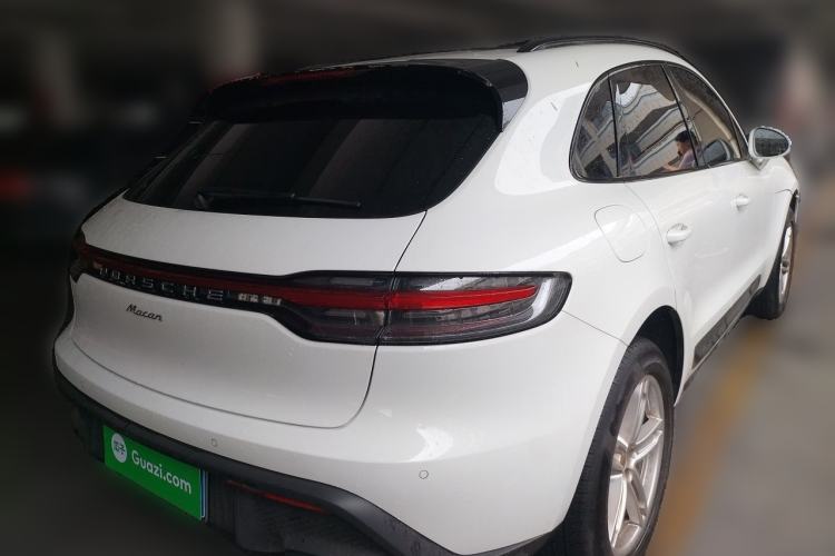 Used Porsche Macan 2024 Macan 2.0T Rear Right 45 Deg