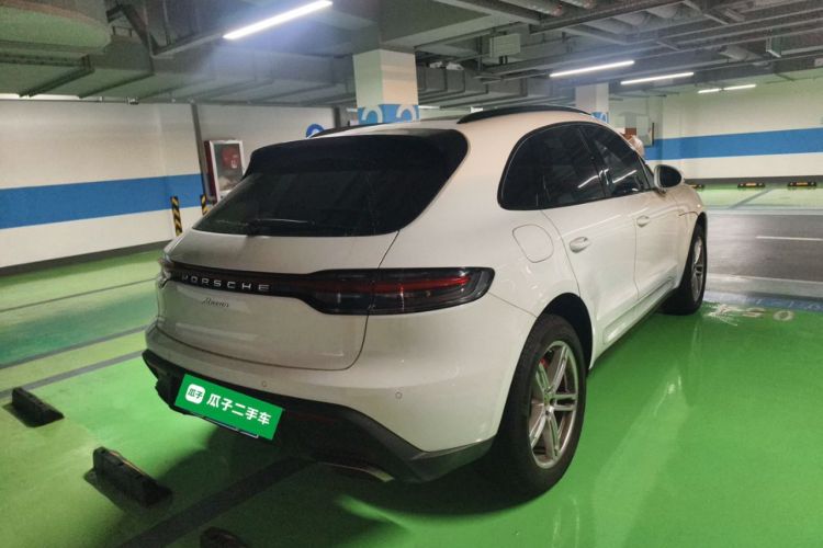Used Porsche Macan 2024 Macan 2.0T Rear Right 45 Deg