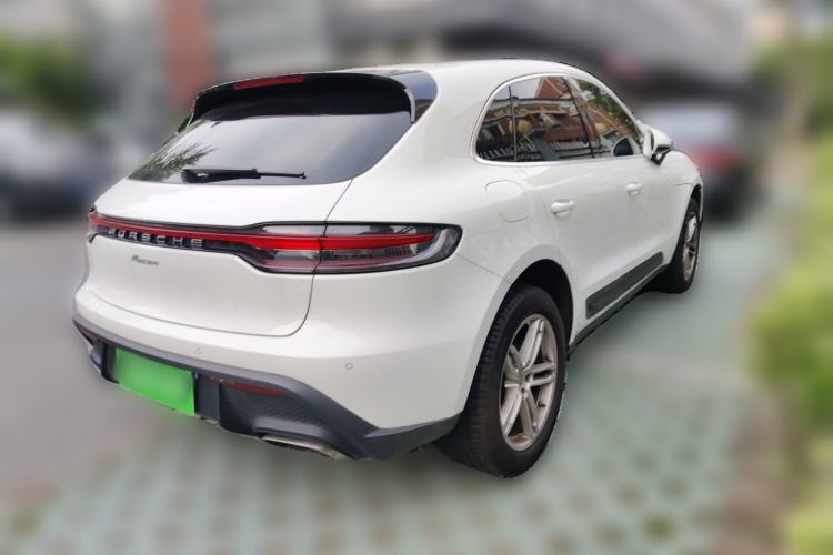 Used Porsche Macan 2024 Macan 2.0T Rear Right 45 Deg