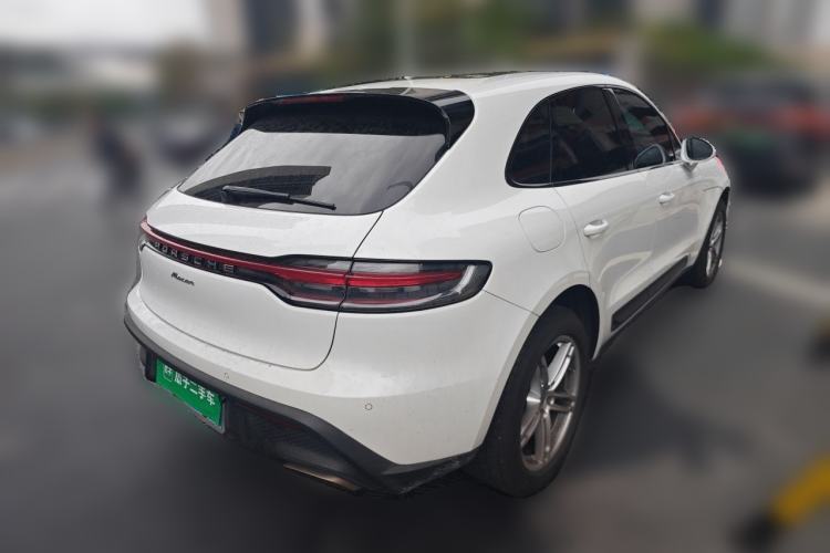 Used Porsche Macan 2024 Macan 2.0T Rear Right 45 Deg