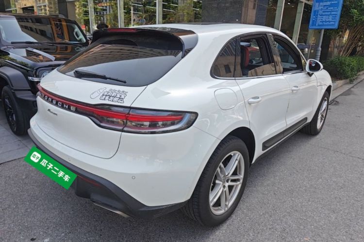 Used Porsche Macan 2024 Macan 2.0T Rear Right 45 Deg