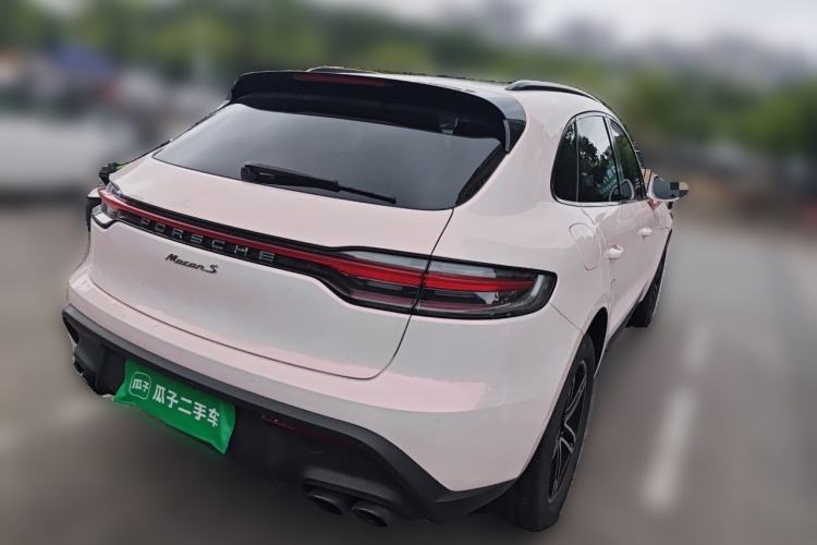 Used Porsche Macan 2024 Macan 2.0T Rear Right 45 Deg