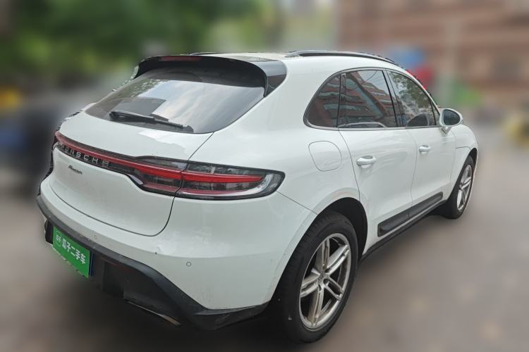 Used Porsche Macan 2024 Macan 2.0T Rear Right 45 Deg
