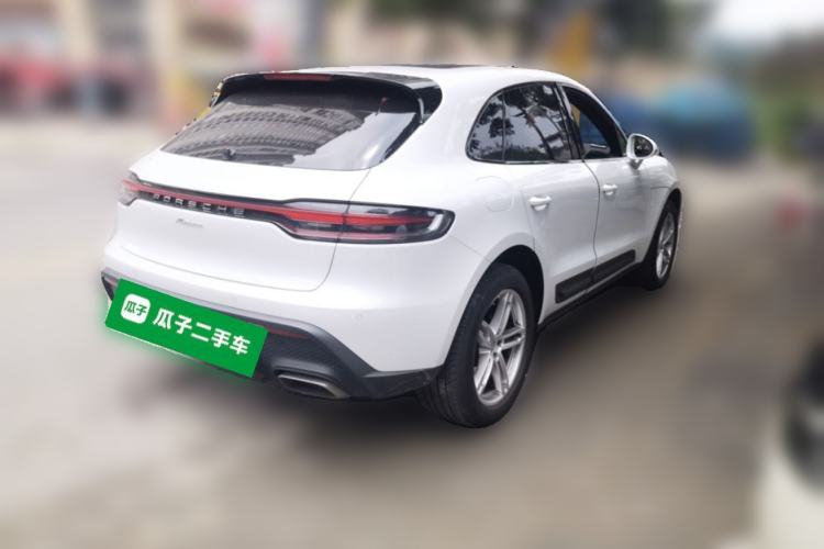 Used Porsche Macan 2024 Macan 2.0T Rear Right 45 Deg