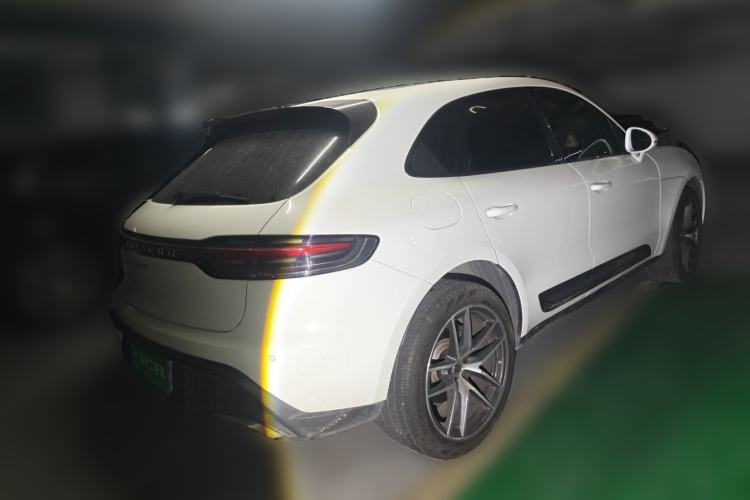 Used Porsche Macan 2024 Macan 2.0T Rear Right 45 Deg