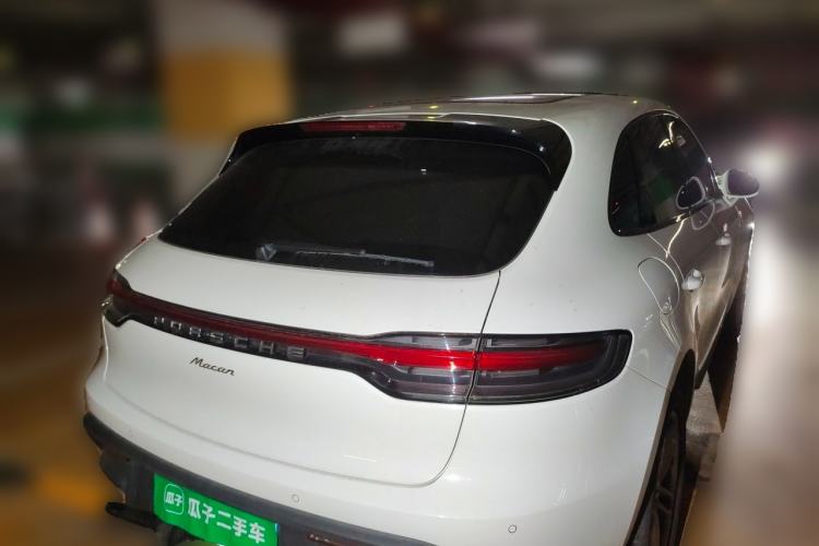 Used Porsche Macan 2024 Macan 2.0T Rear Right 45 Deg