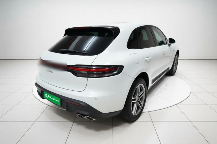 Used Porsche Macan 2024 Macan 2.0T Rear Right 45 Deg