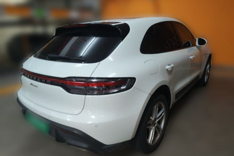 Used Porsche Macan 2024 Macan 2.0T Rear Right 45 Deg