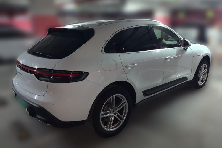 Used Porsche Macan 2024 Macan 2.0T Rear Right 45 Deg