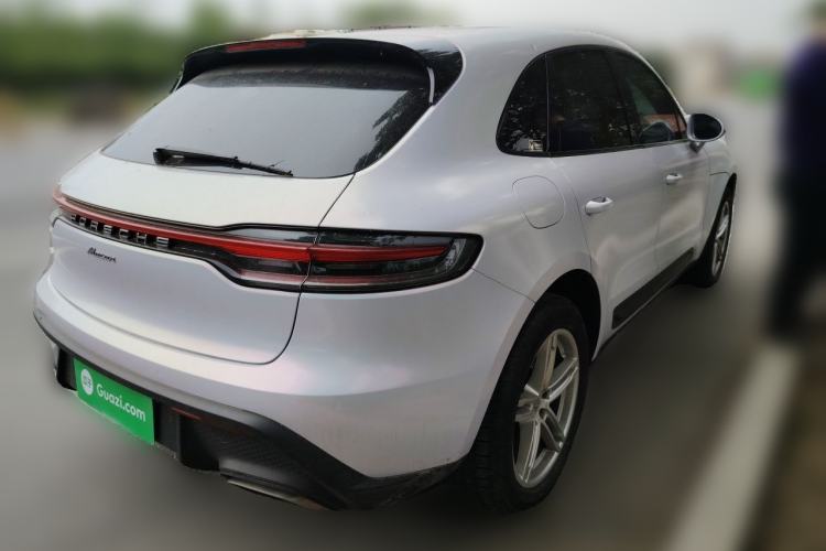Used Porsche Macan 2024 Macan 2.0T Rear Right 45 Deg