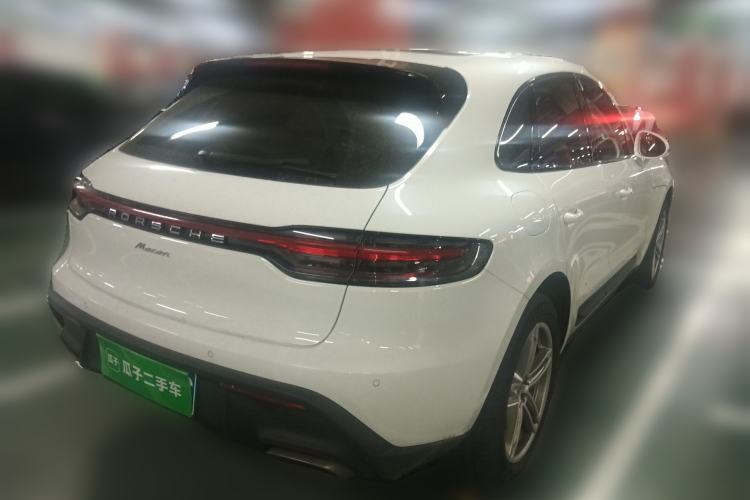 Used Porsche Macan 2024 Macan 2.0T Rear Right 45 Deg
