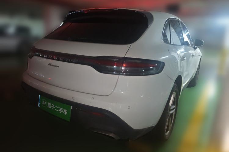 Used Porsche Macan 2024 Macan 2.0T Rear Right 45 Deg