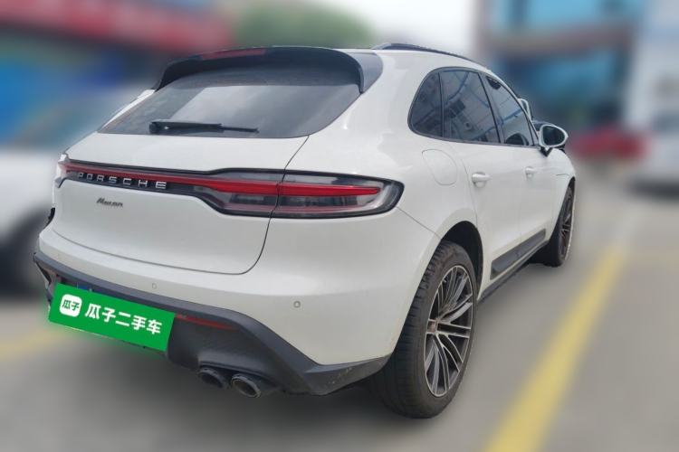 Used Porsche Macan 2024 Macan 2.0T Rear Right 45 Deg