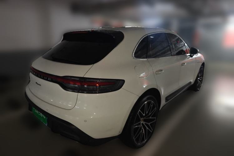 Used Porsche Macan 2024 Macan 2.0T Rear Right 45 Deg