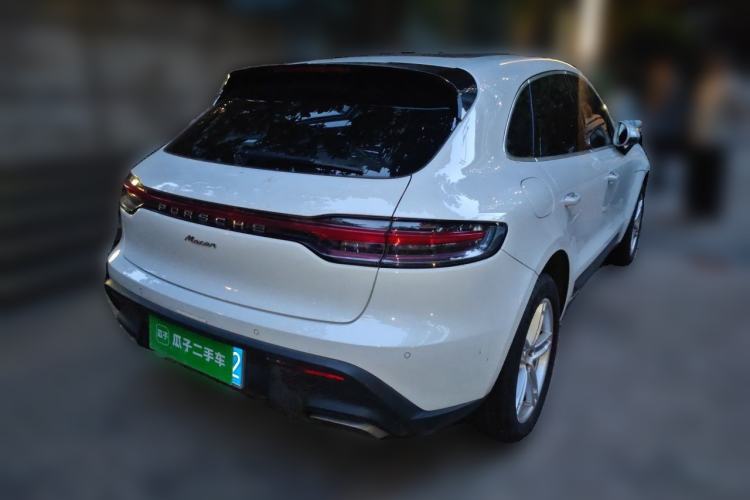Used Porsche Macan 2024 Macan 2.0T Rear Right 45 Deg