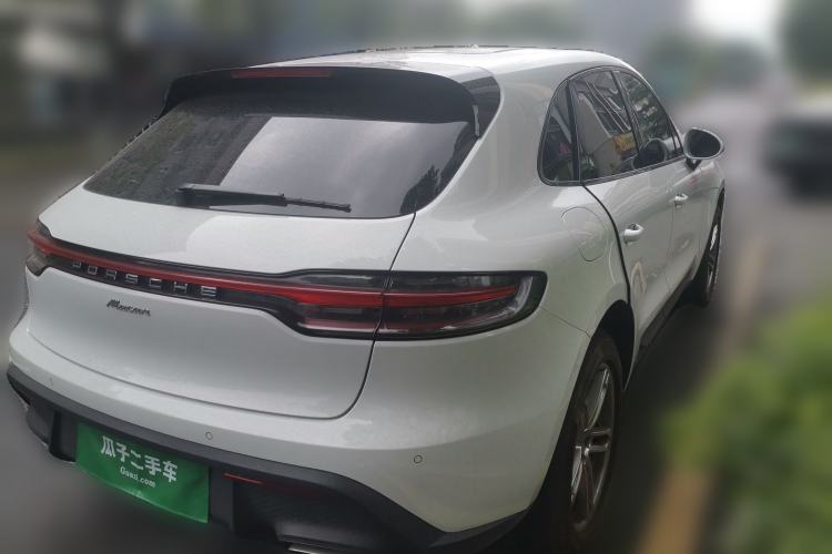 Used Porsche Macan 2024 Macan 2.0T Rear Right 45 Deg