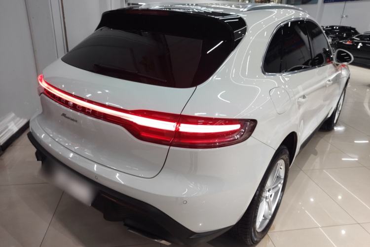 Used Porsche Macan 2024 Macan 2.0T Rear Right 45 Deg