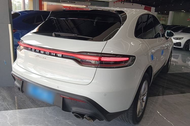 Used Porsche Macan 2024 Macan 2.0T Rear Right 45 Deg