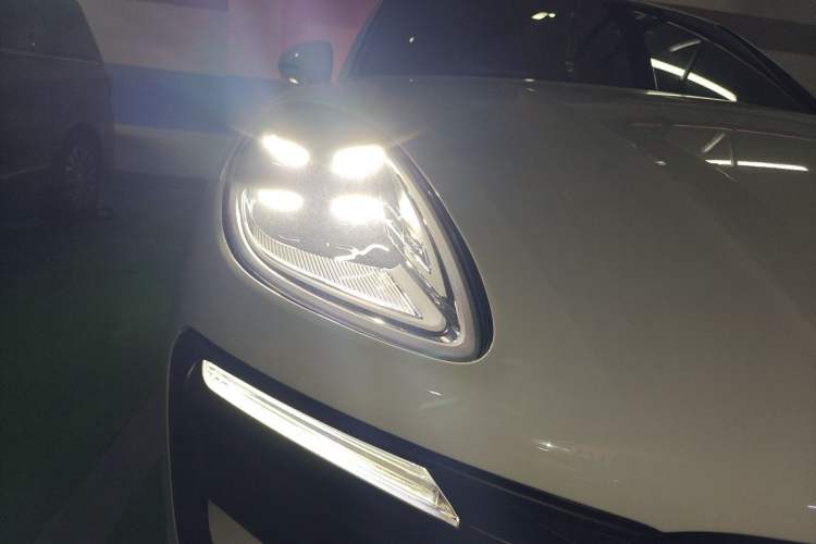 Used Porsche Macan 2024 Macan 2.0T Right Front Headlight