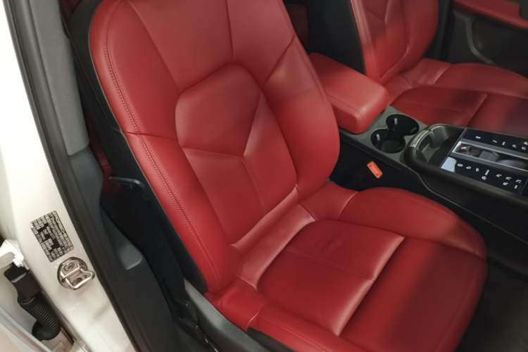 Used Porsche Macan 2024 Macan 2.0T Right Front Seat