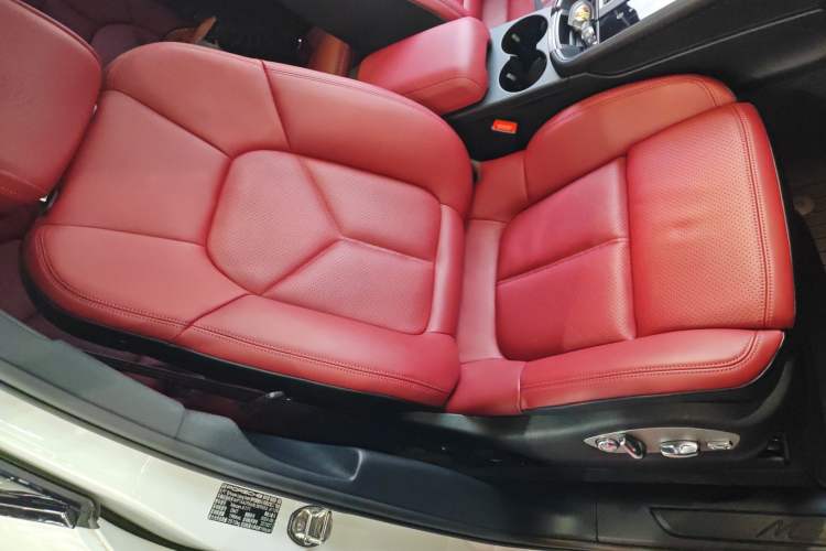 Used Porsche Macan 2024 Macan 2.0T Right Front Seat