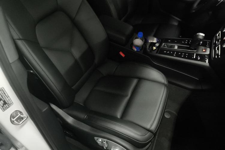 Used Porsche Macan 2024 Macan 2.0T Right Front Seat