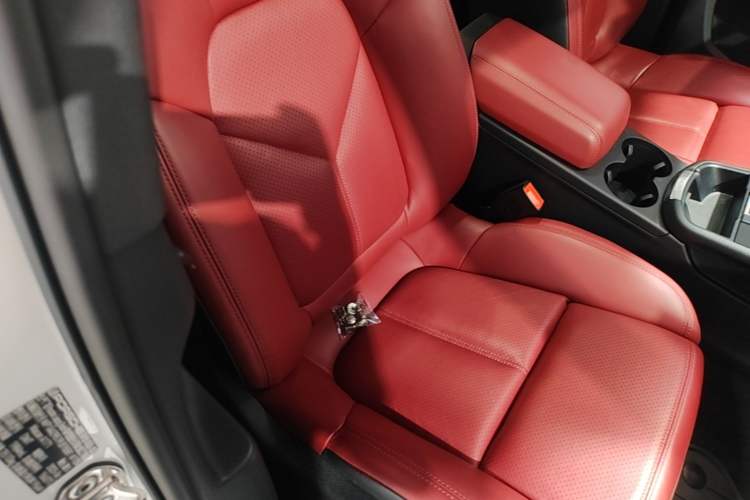 Used Porsche Macan 2024 Macan 2.0T Right Front Seat