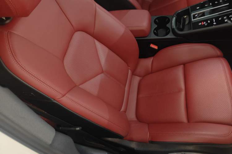 Used Porsche Macan 2024 Macan 2.0T Right Front Seat